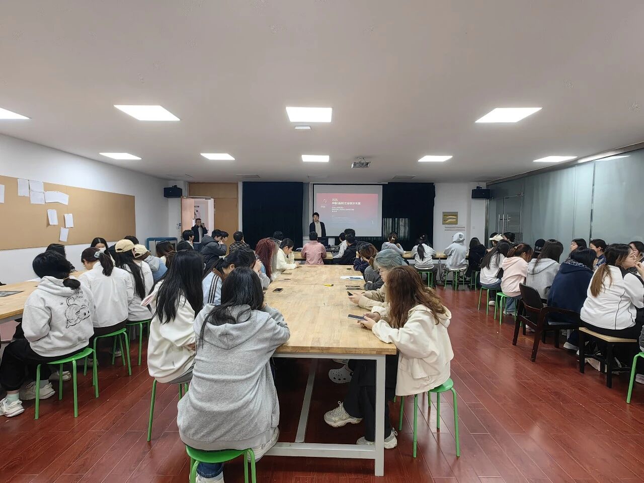 设计赋能，匠心筑梦——温州时尚智造设计中心走进温州职业技术学院